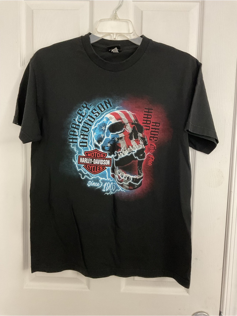 Harley-Davidson Black Tee with American Flag Skull Graphic